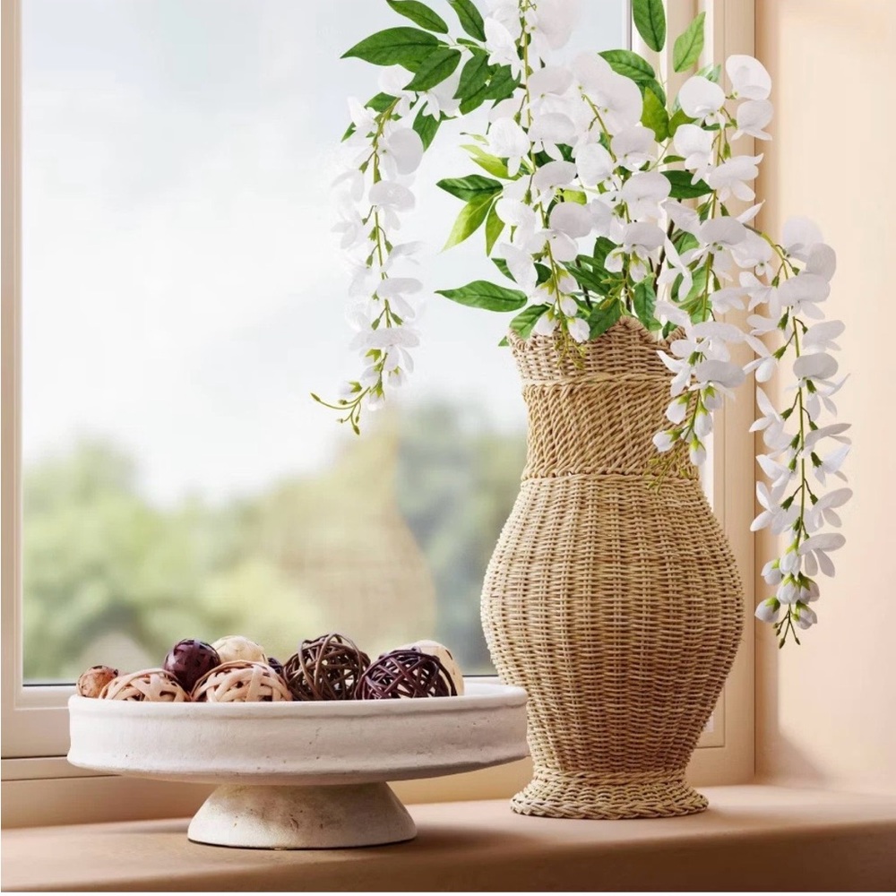 Scalloped Edge Woven Vase
-Threshold